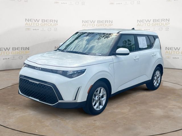 2025 Kia Soul LX in White — front three-quarter view