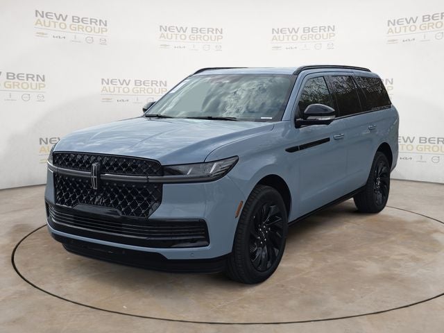 2026 Lincoln Navigator Reserve in Gray Mist — front three-quarter view