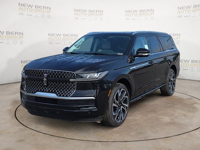 2026 Lincoln Navigator L Reserve in Black Metallic — front three-quarter view
