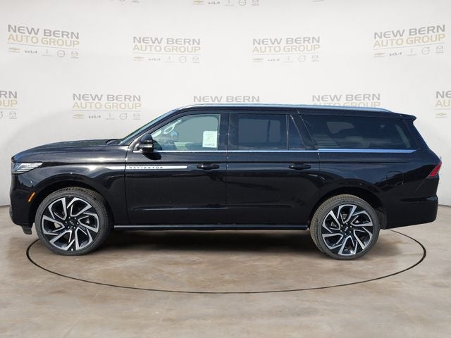 2026 Lincoln Navigator L — side profile view